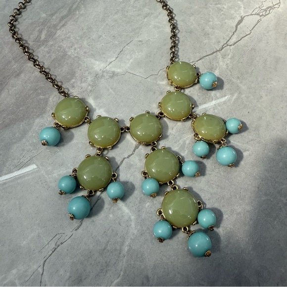 Francesca’s Bubble Statement Necklace - Picture 4 of 10